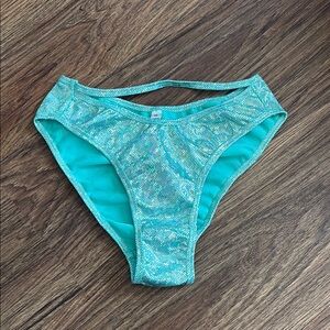 Sparkling Teal Rave Bottom